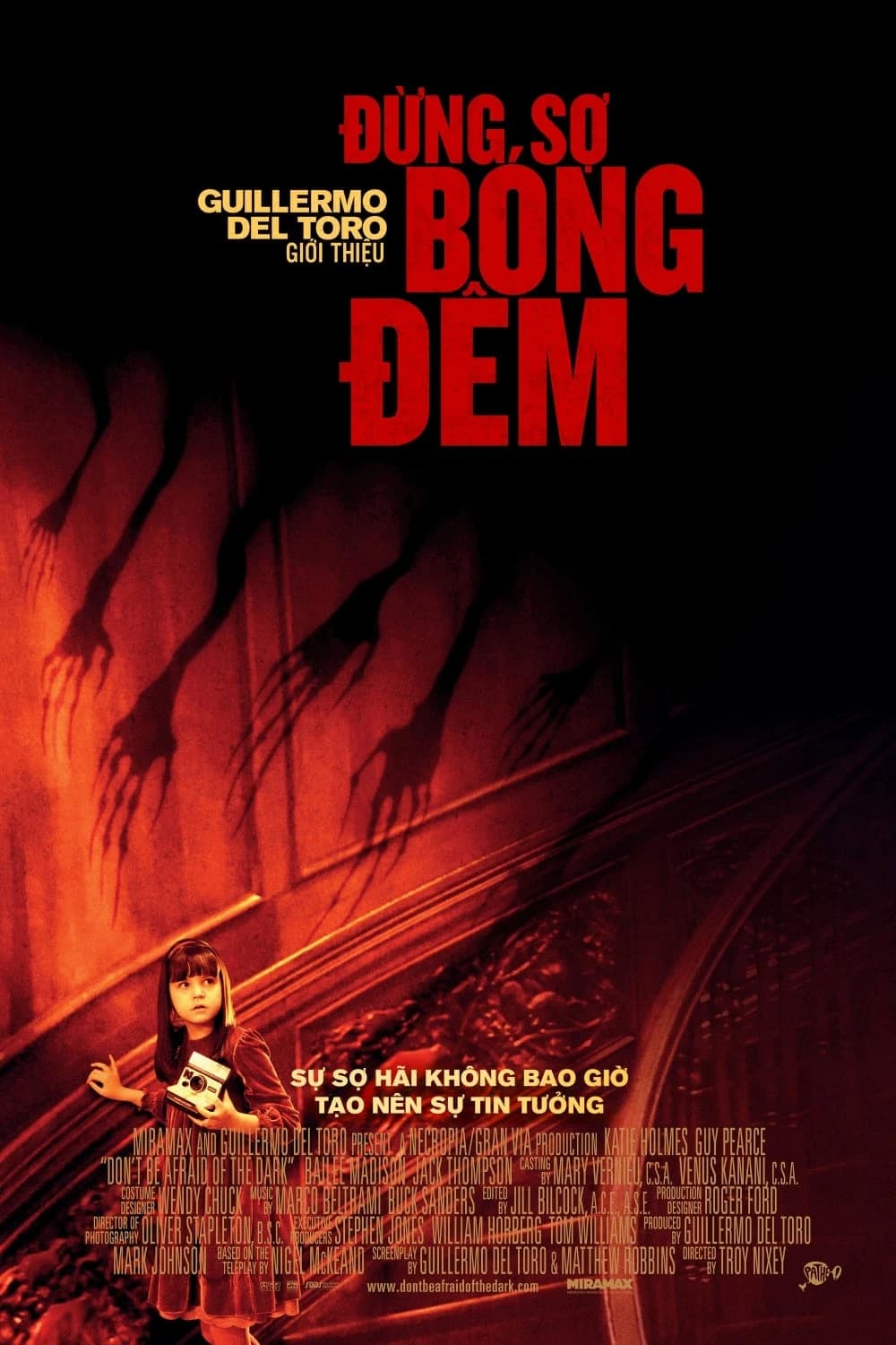 Xem phim Đừng Sợ Bóng Đêm - Don't Be Afraid of the Dark